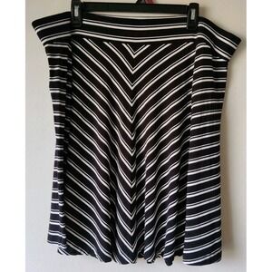 Ann Taylor Loft Black/White Pull On Knit Chevron Design Short Skirt Sz XXL